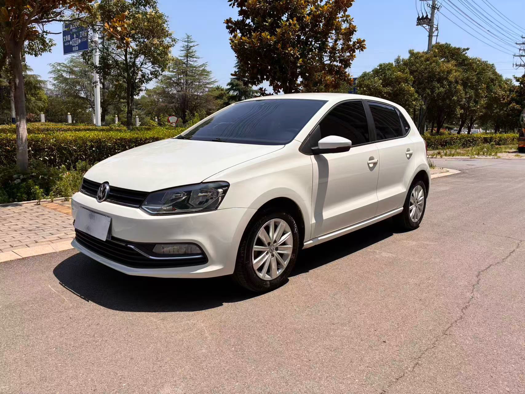 Volkswagen Polo 2016 Volkswagen Polo 2016 car image