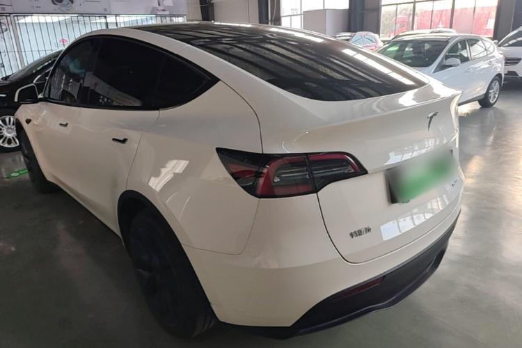 Tesla Model Y 2024 #5 Tesla Model Y 2024 car image #5