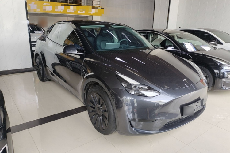 Tesla Model Y 2024 #4 Tesla Model Y 2024 car image #4