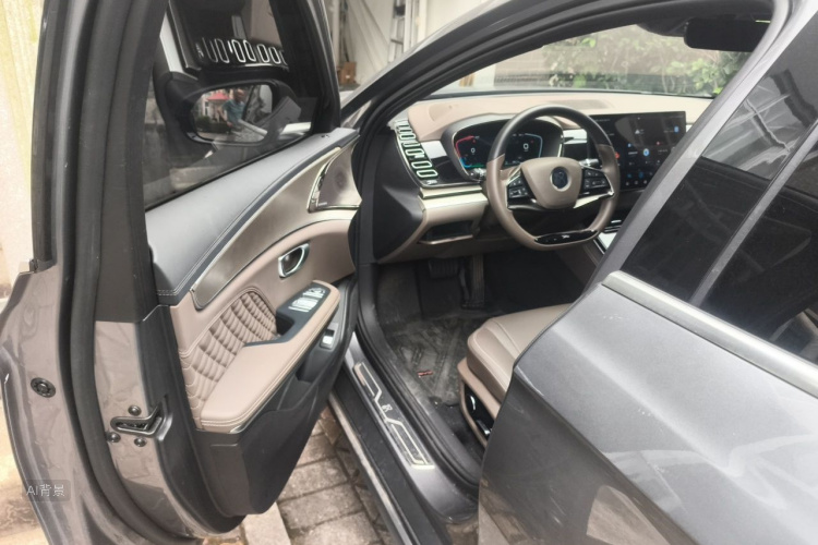 BYD Han 2023 car image #18
