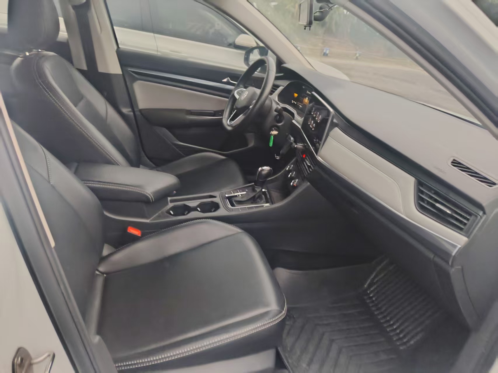 2023 car image #5