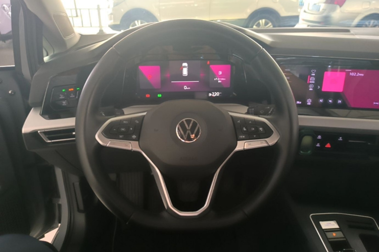 Volkswagen Golf 2021 car image #11