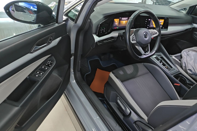 Volkswagen Golf 2021 car image #16