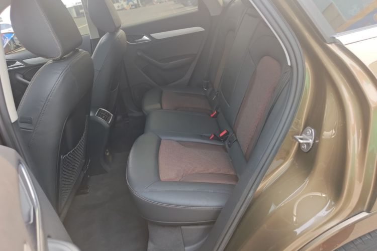 Audi Q3 2019 car image #17