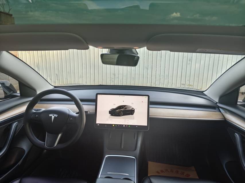 Tesla Model 3 2023 car image #11