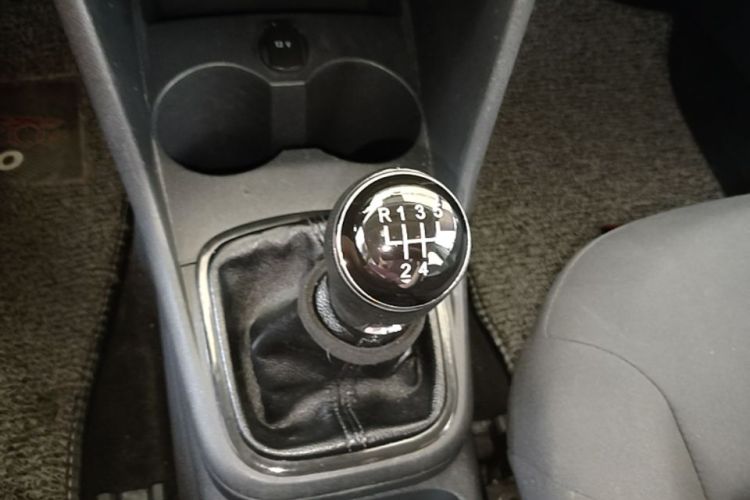 Volkswagen Polo 2016 car image #13