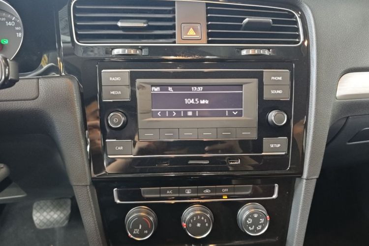 Volkswagen Golf 2018 car image #13