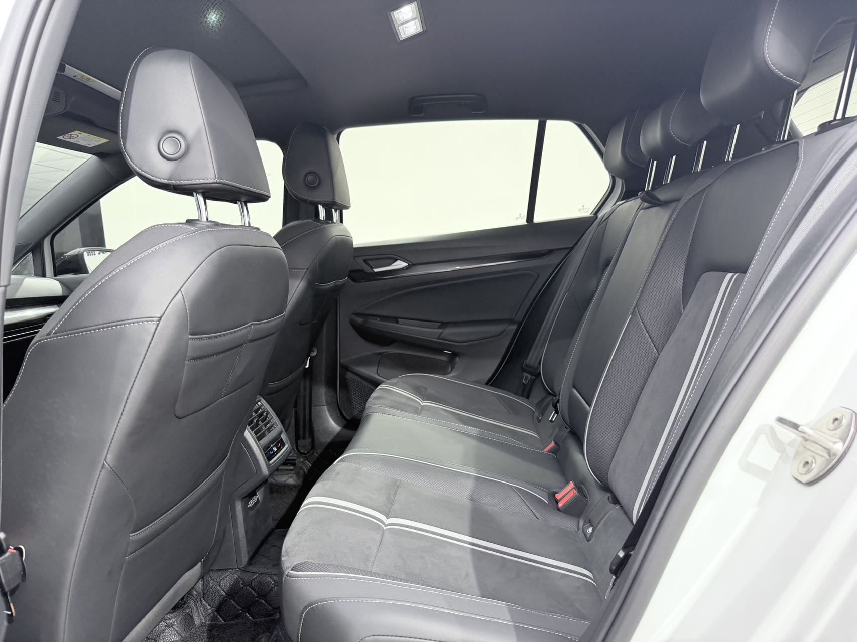 Volkswagen Golf 2022 car image #8