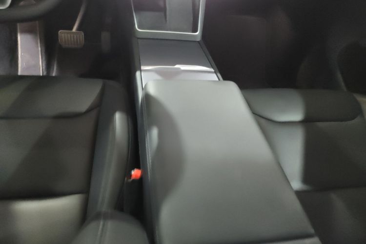 Tesla Model Y 2025 car image #14