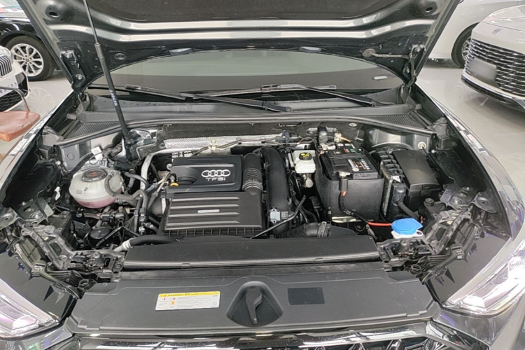 Audi Q3 2022 car image #20