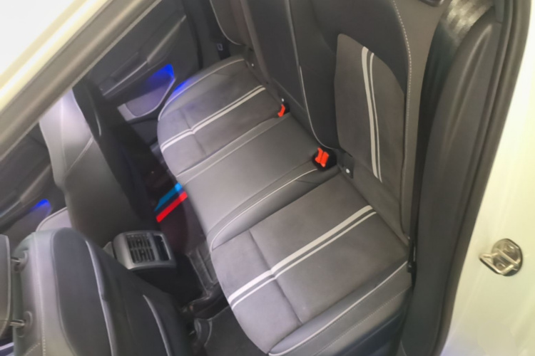 Volkswagen Golf 2022 car image #17