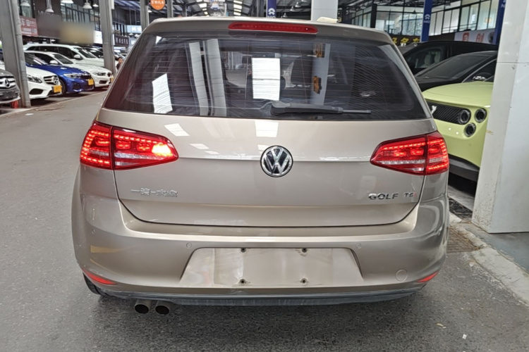 Volkswagen Golf 2017 car image #6
