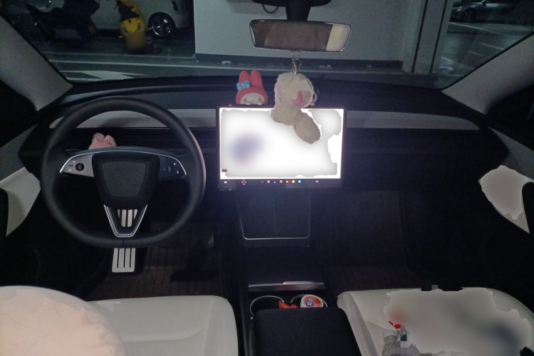 Tesla Model Y 2025 car image #7