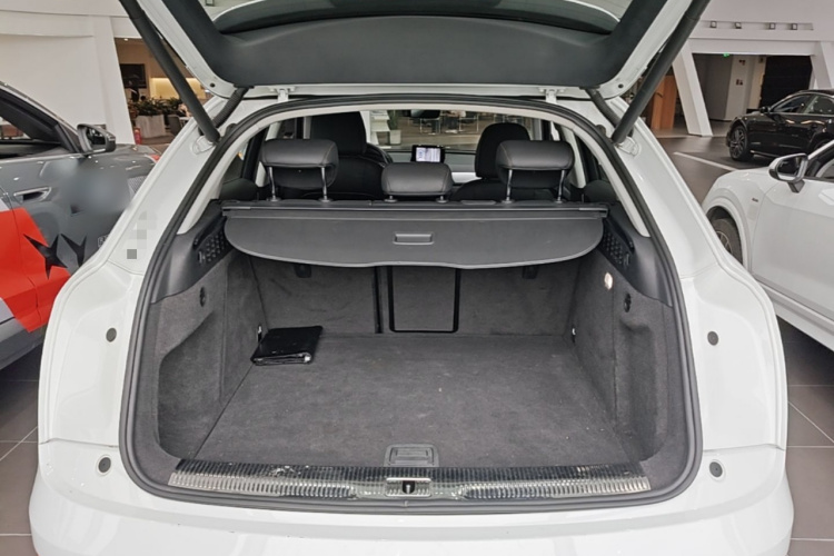 Audi Q3 2017 car image #19