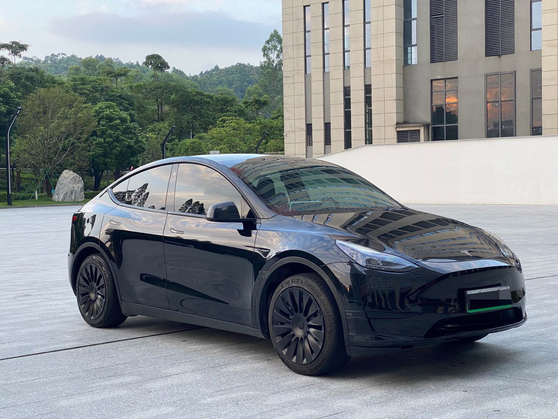 Tesla Model Y 2024 #3 Tesla Model Y 2024 car image #3
