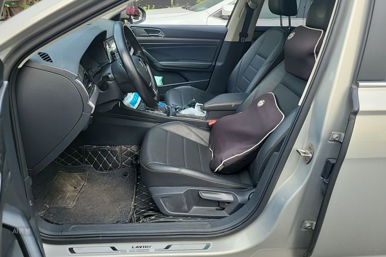 Volkswagen Lavida 2018 car image #17