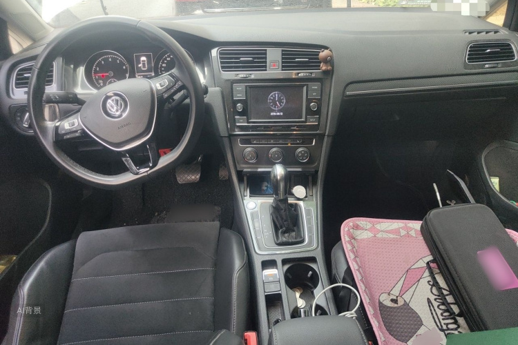 Volkswagen Golf 2018 car image #11