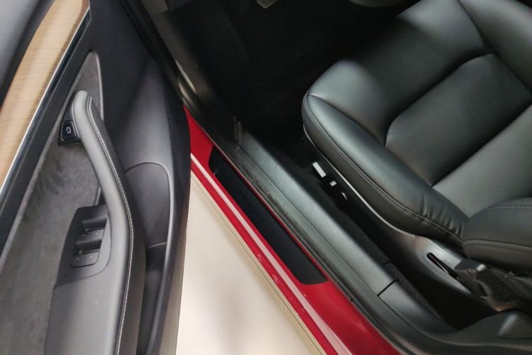 Tesla Model 3 2020 car image #12