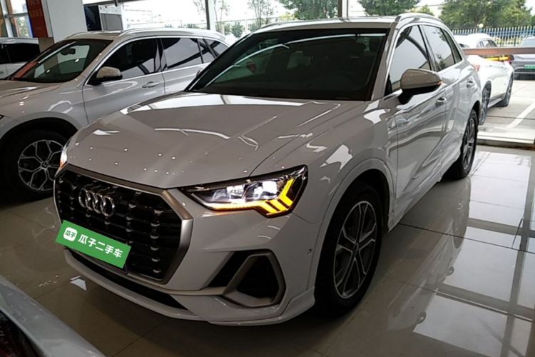 Audi Q3 2021 car image #3