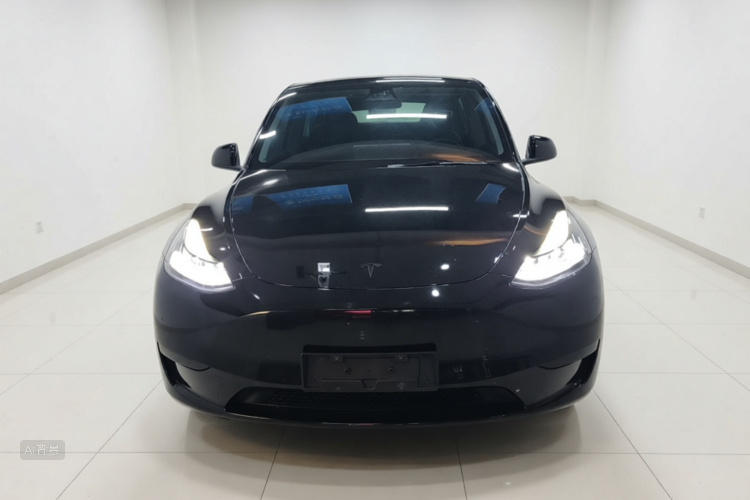 Tesla Model Y 2023 #3 Tesla Model Y 2023 car image #3