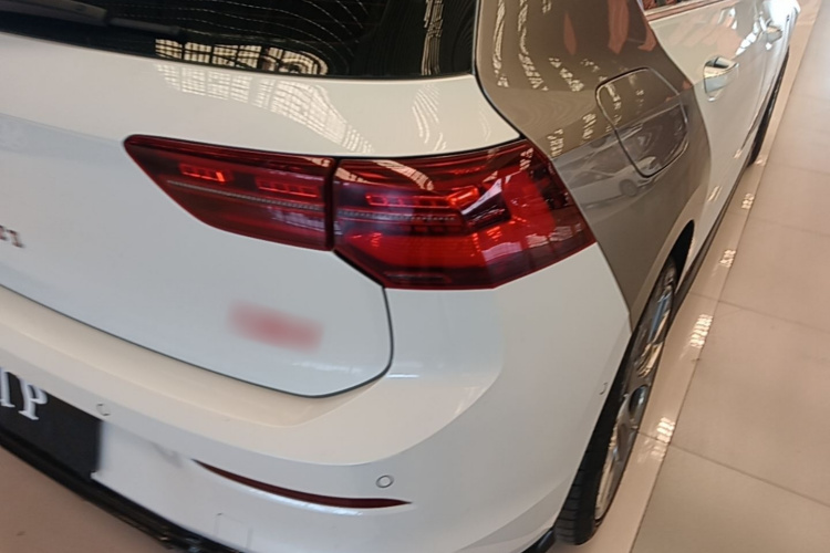 Volkswagen Golf 2024 car image #8