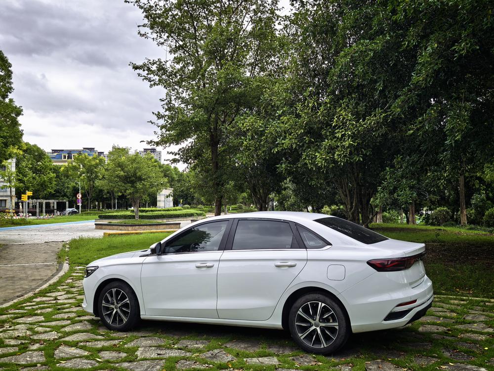 GEELY Emgrand 2022 #4 GEELY Emgrand 2022 car image #4
