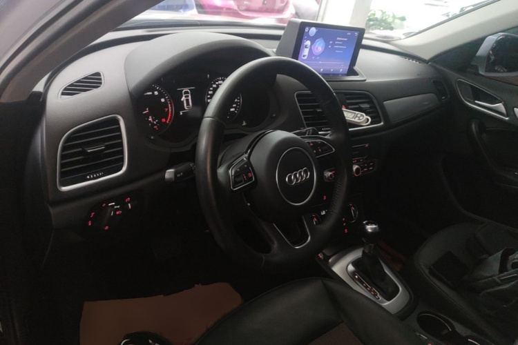 Audi Q3 2017 car image #10