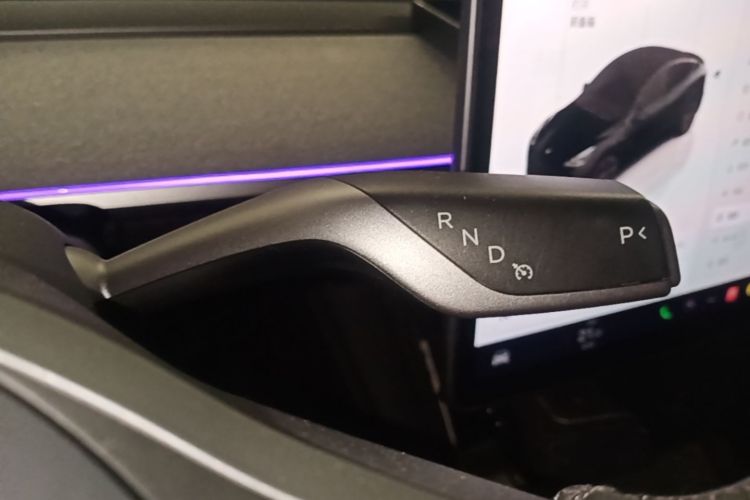 Tesla Model Y 2023 #14 Tesla Model Y 2023 car image #14
