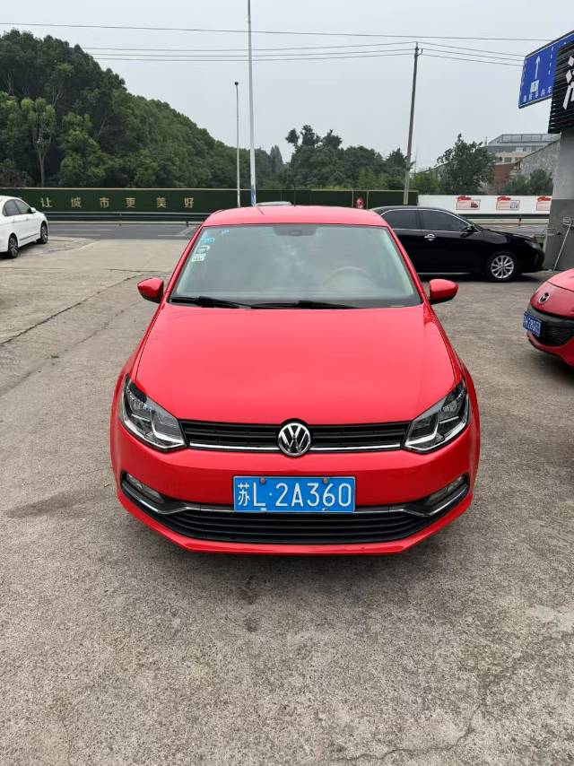 Volkswagen Polo 2015 car image #8