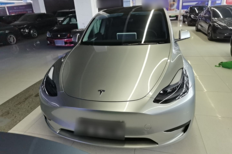 Tesla Model Y 2024 #3 Tesla Model Y 2024 صورة سيارة #3
