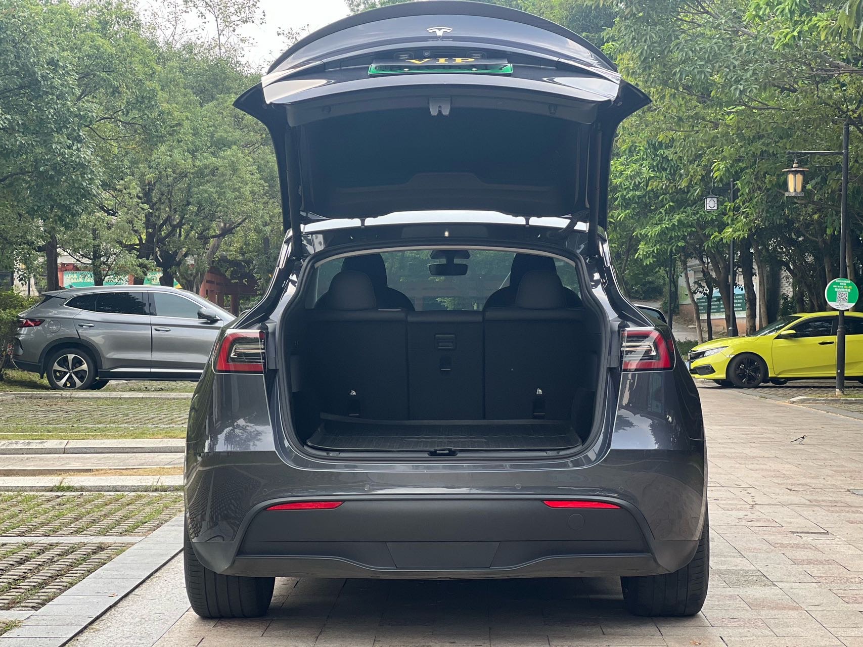 Tesla Model Y 2022 car image #8
