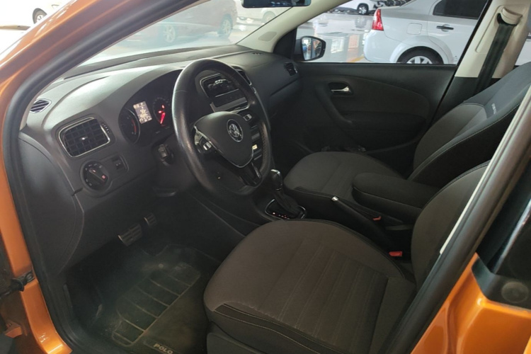 Volkswagen Polo 2017 car image #16