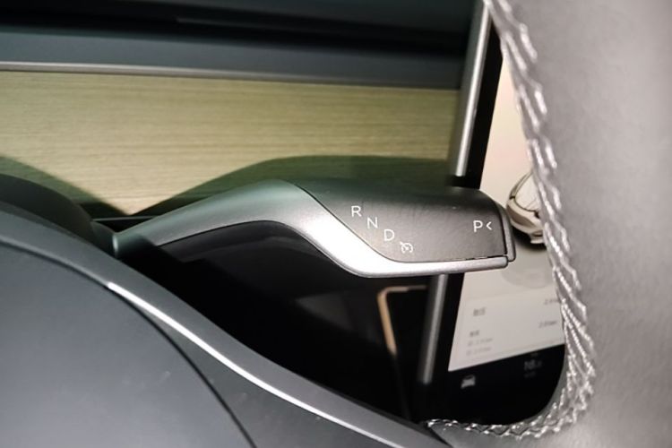 Tesla Model Y 2023 #14 Tesla Model Y 2023 car image #14