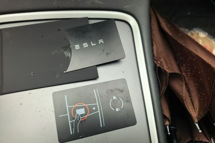 Tesla Model Y 2023 car image #10