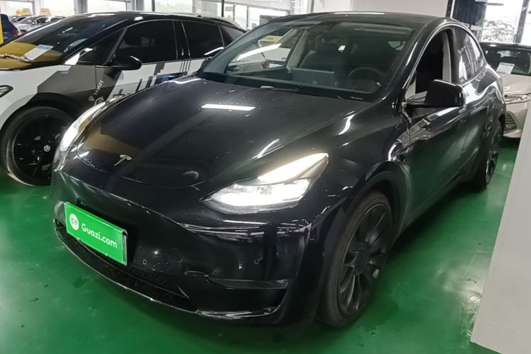 Tesla Model Y 2023 car image #2
