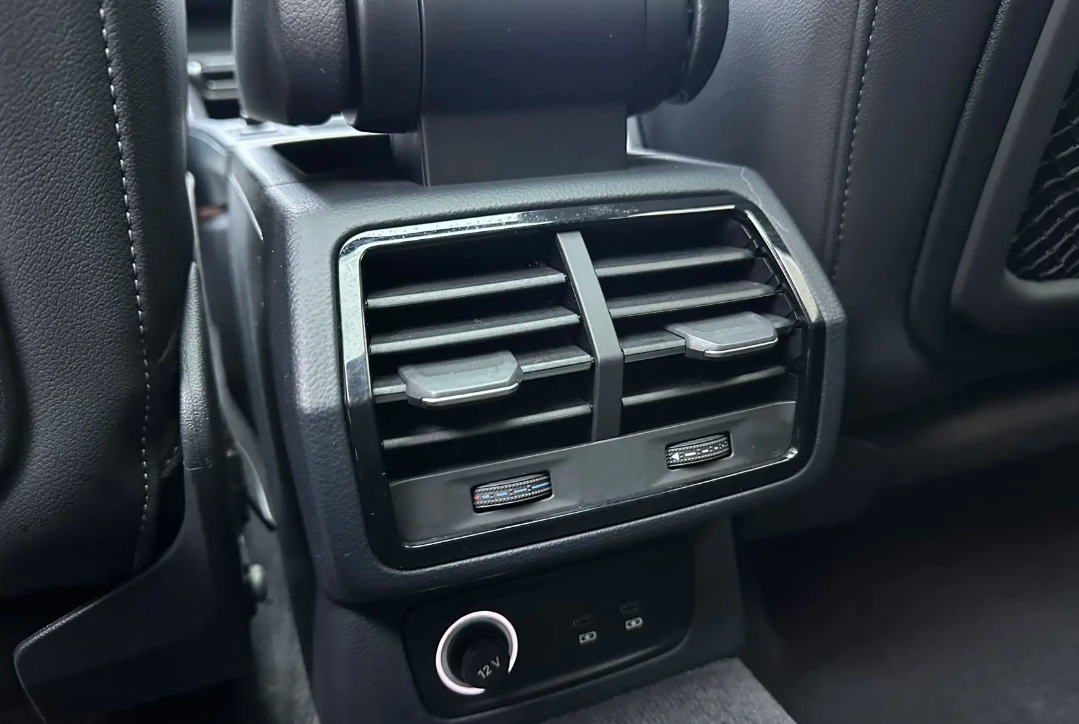 Audi Q3 2023 car image #11