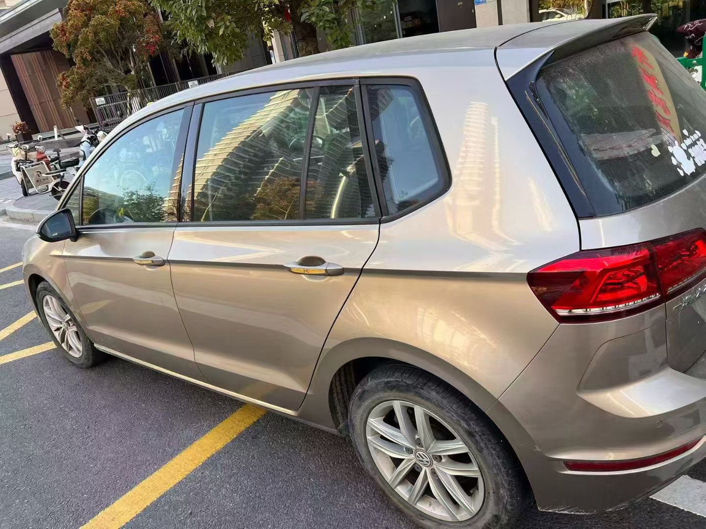 Volkswagen Golf Sportsvan 2019 #4 Volkswagen Golf Sportsvan 2019 car image #4