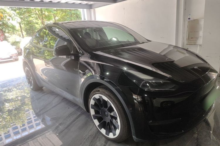 Tesla Model Y 2023 #4 Tesla Model Y 2023 car image #4