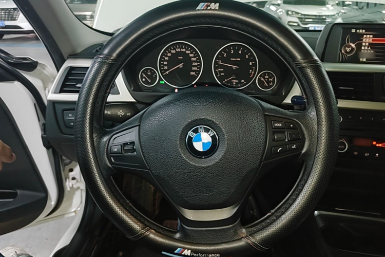 BMW 3 Series 2015 car image #11