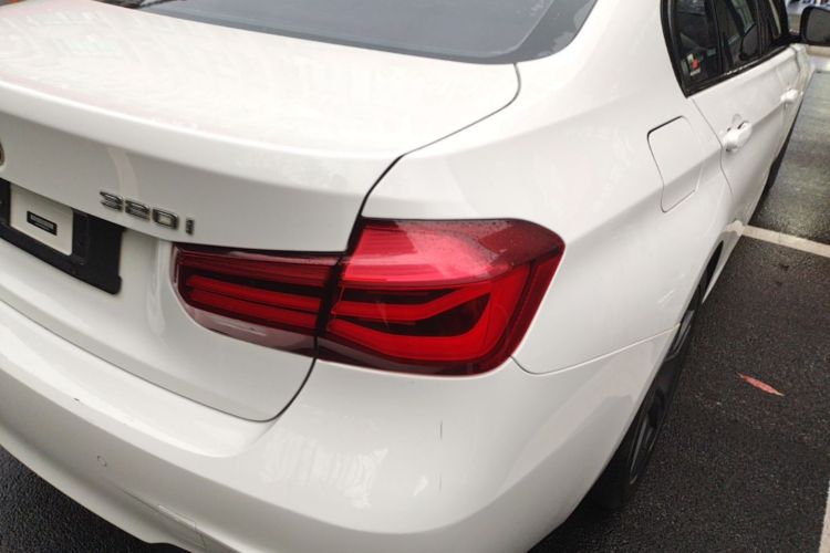 BMW 3 Series 2019 car image #8