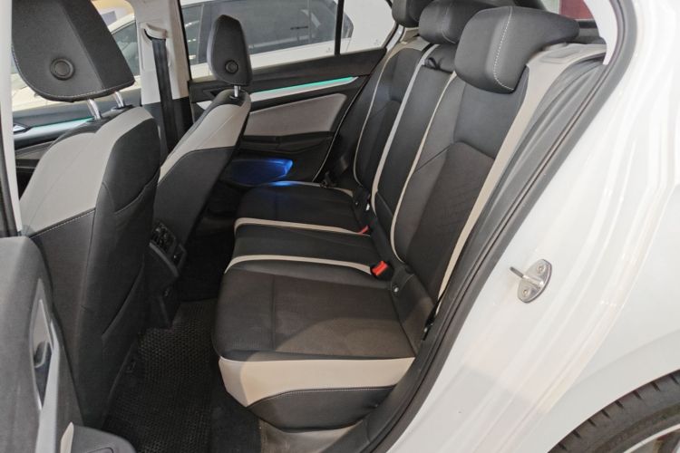 Volkswagen Golf 2024 car image #17