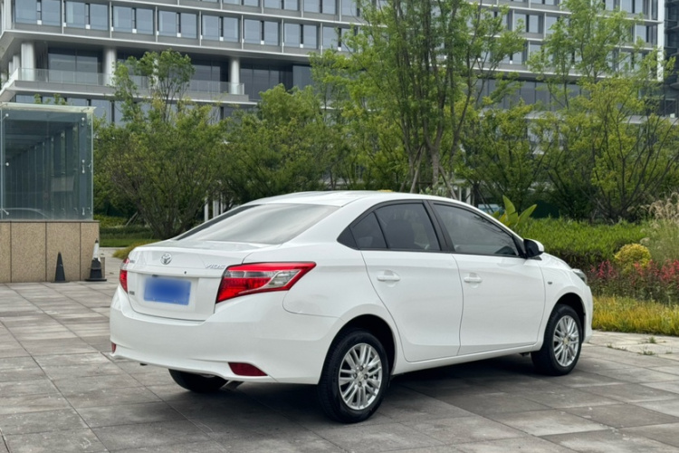 Toyota Vios 2015 immagine di auto #5