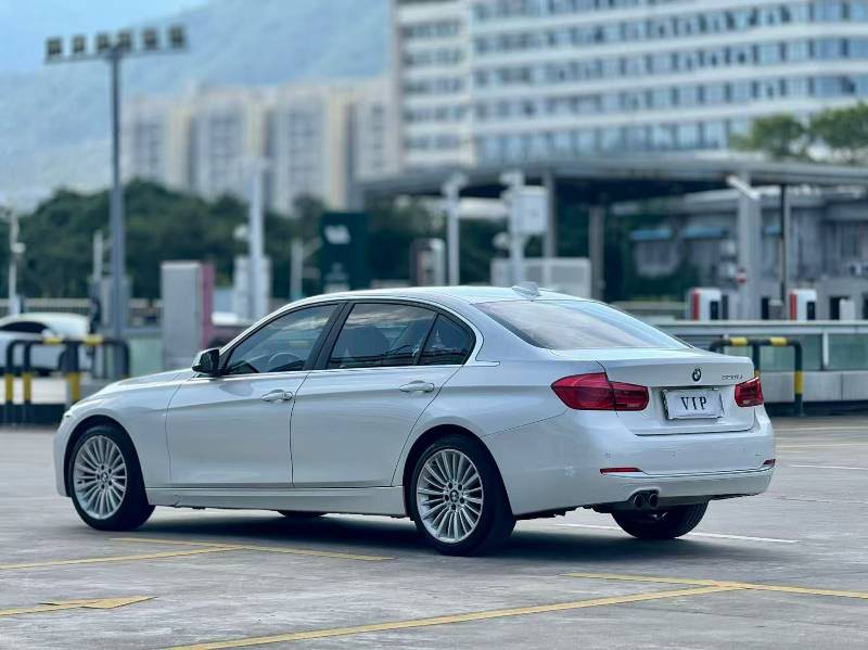 BMW 3 Series 2018 car image #2