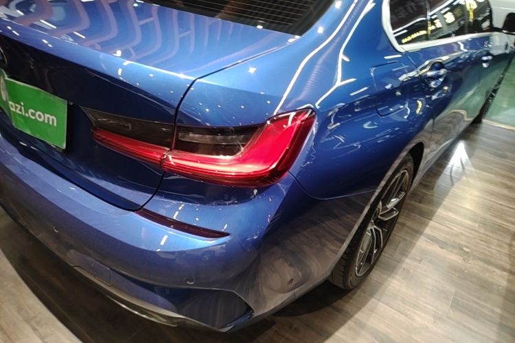 BMW 3 Series 2019 car image #8
