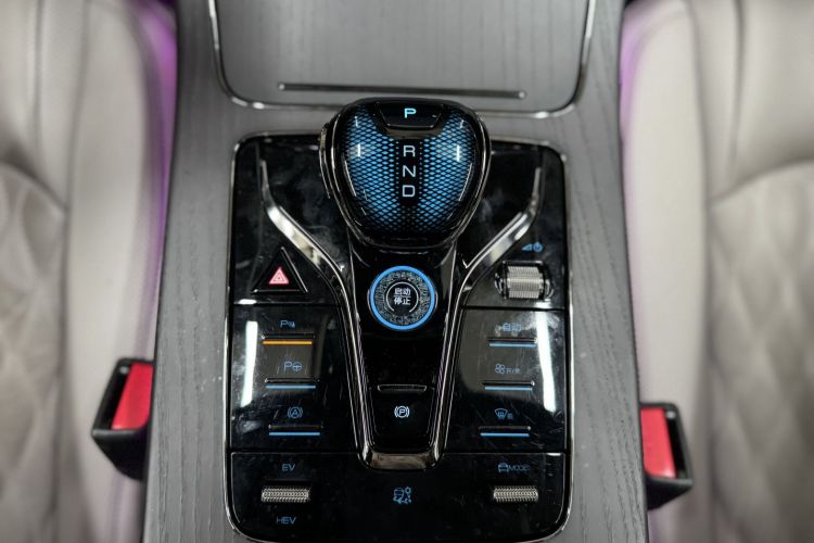 BYD Han 2025 car image #15