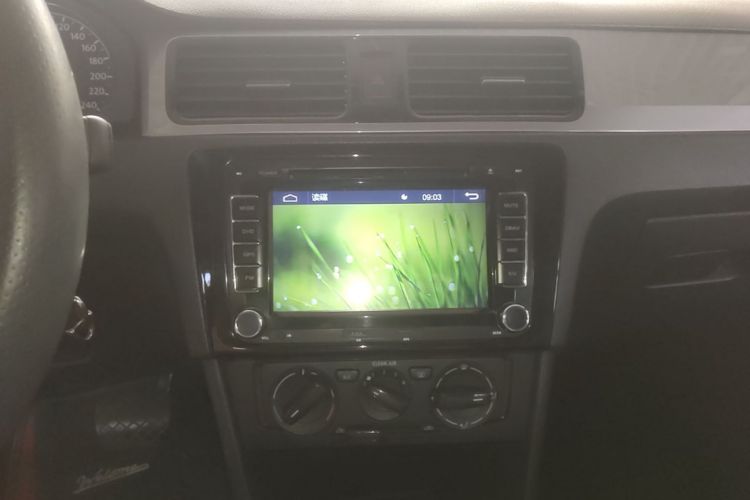 Volkswagen Santana 2017 car image #13