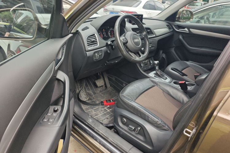 Audi Q3 2019 car image #16