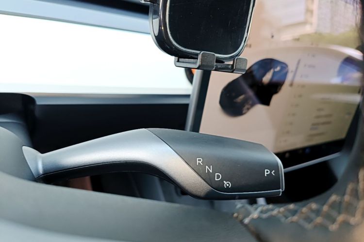 Tesla Model Y 2021 car image #14