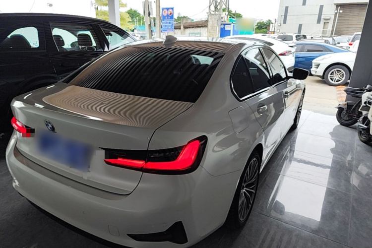 BMW 3 Series 2022 #7 BMW 3 Series 2022 car image #7