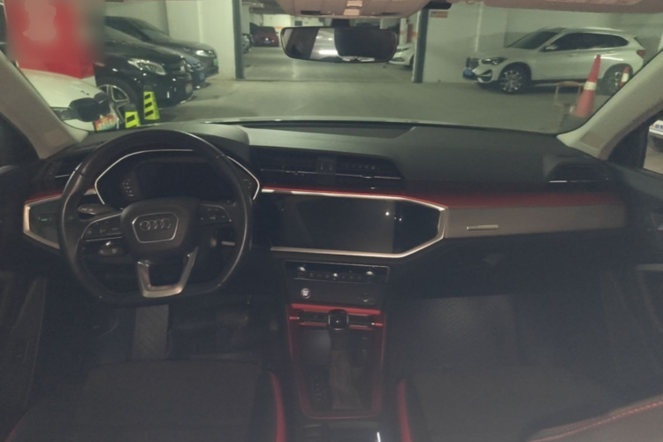 Audi Q3 2020 car image #10